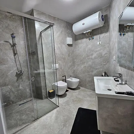 アパート Maga ティラナ